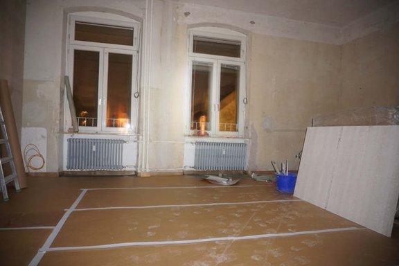 asphalt.covered.kitchen.floor.jpg