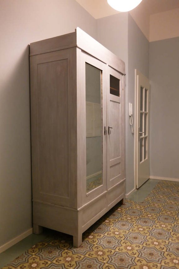 flurschrank.aufrecht.jpg