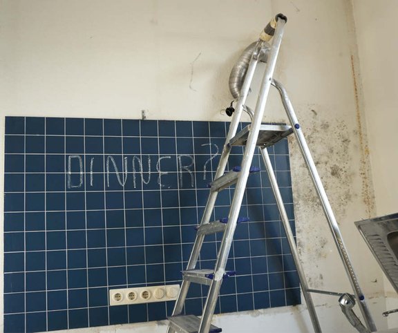 wasserschaden.schimmel.kueche.jpg 