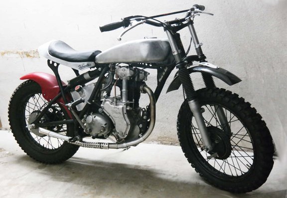 nekkid.side.velocette.byrd.jan.jpg 