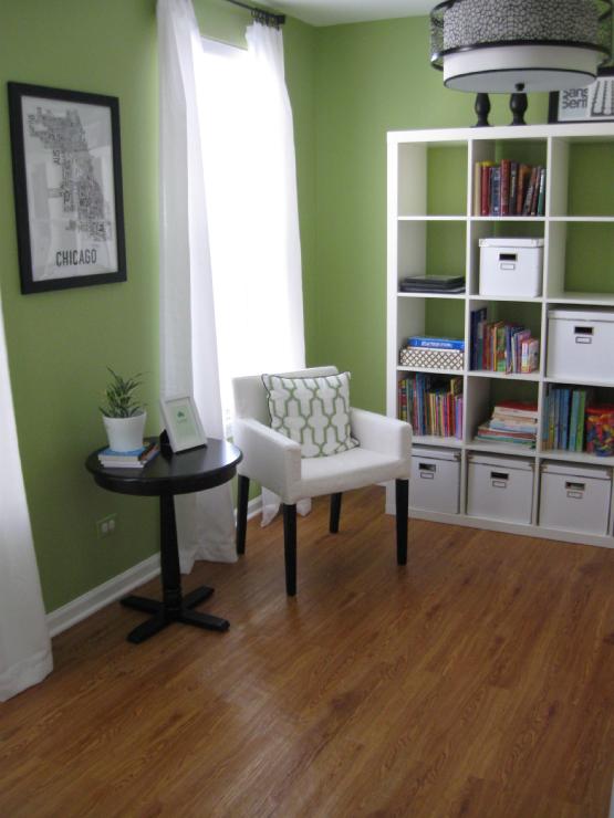 green.wall.wooden.floor.jpg 