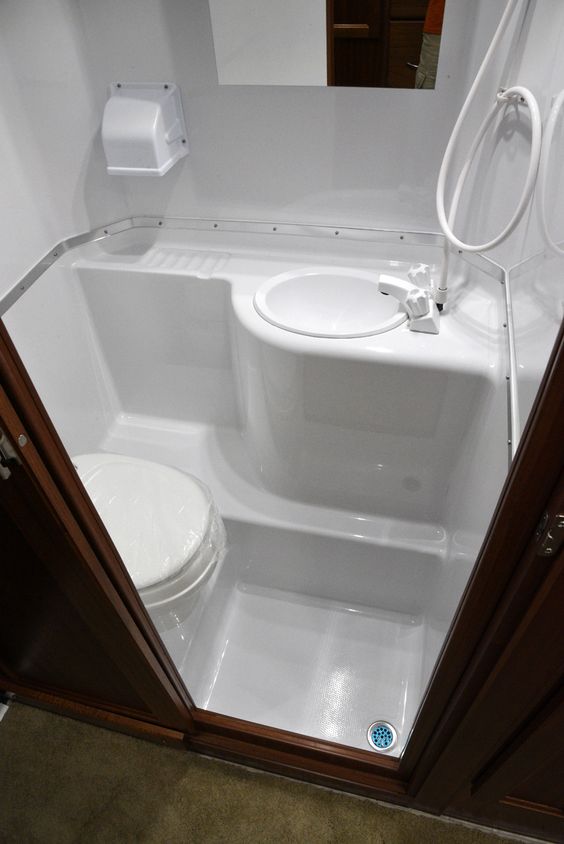 truckers.restroom.jpg